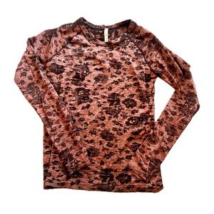 Women’s Athleta Momentum Top size Medium